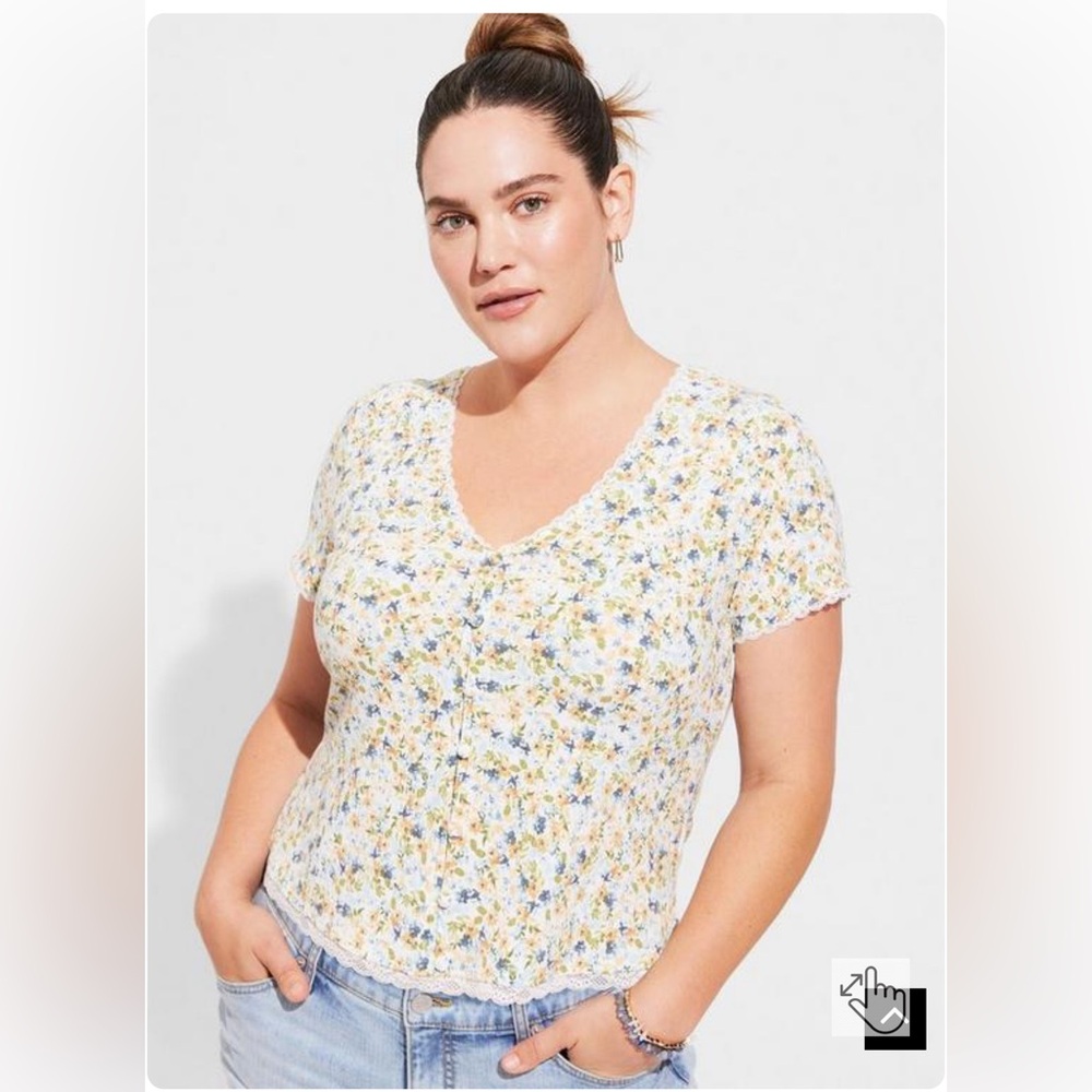 Torrid super soft cropped ditsy floral shirt